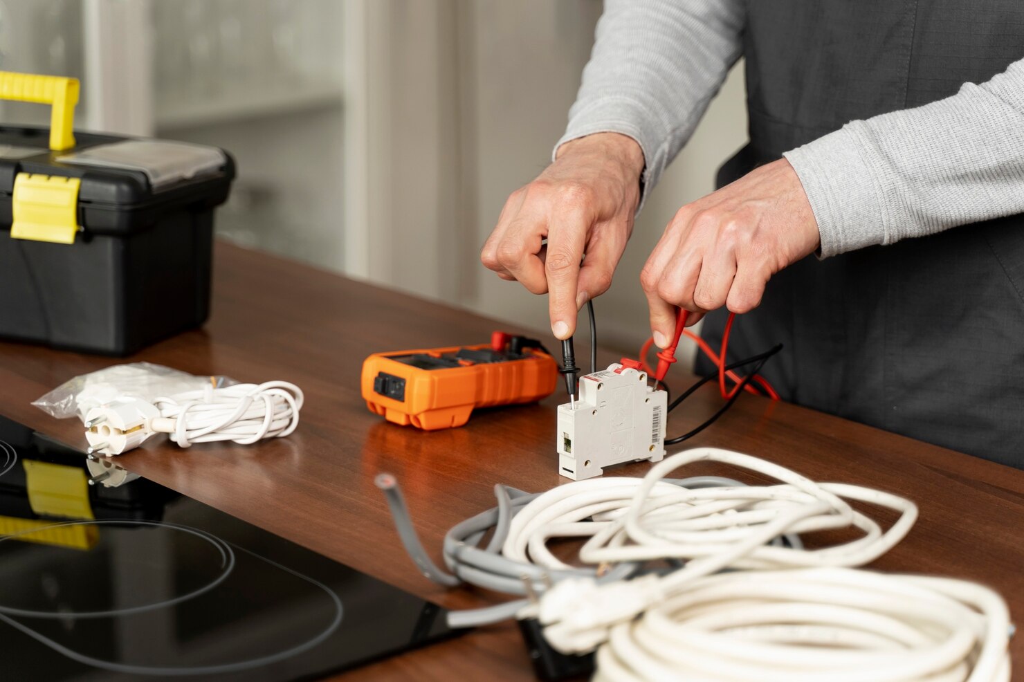 service-maintenance-worker-repairing_23-2149176681